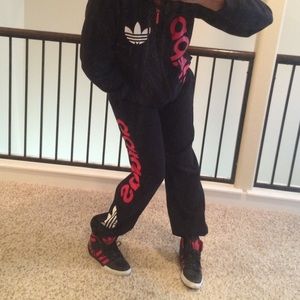 Adidas LOGO sweat suit.