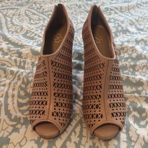 🎁🎉EVERYTHING MUST GO SALE.. Ann Taylor peep toe