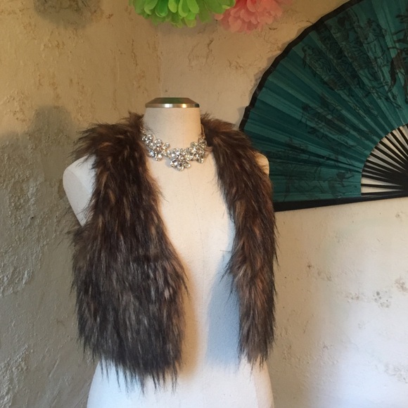 🍷Fur vest pre owned never worn! 👌🏼