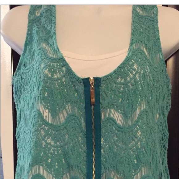 Aqua zip vest from Buckle!