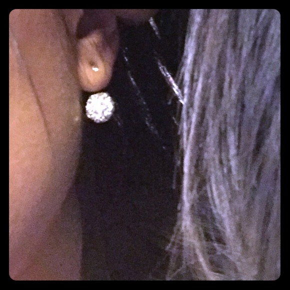 Double stud loop earrings 👀 each