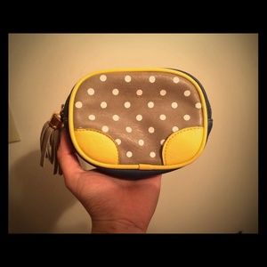 Spot makeup bag.