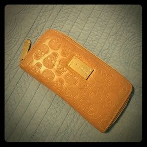 Betsy Johnson Vinyl Skull Wallet in Beige