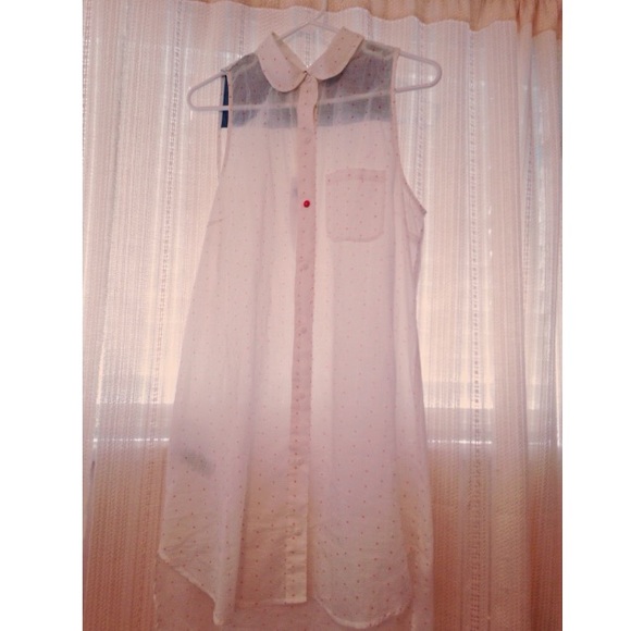 Alphabet Sleeveless Blouse - Picture 3 of 4