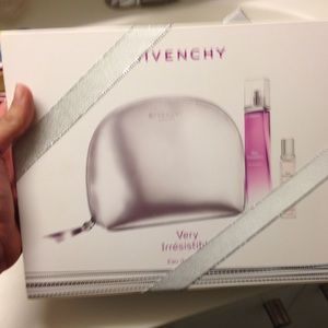Givenchy - Very Irresistible perfume set
