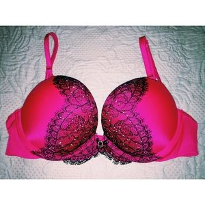 NWOT Victoria's Secret Push Up Miracle Bra