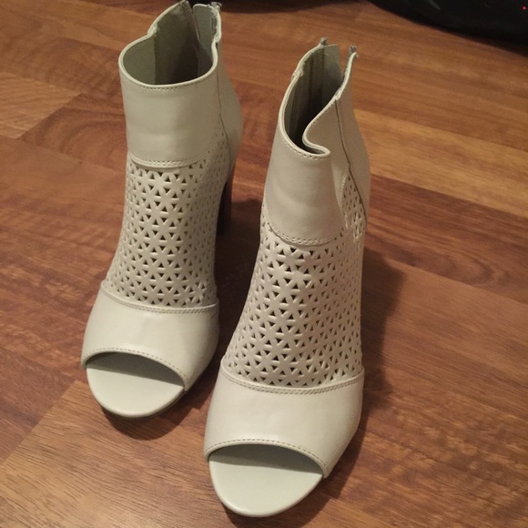 Creme Mossimo booties