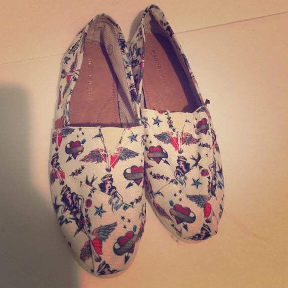 NWOT Madden girl canvas flats