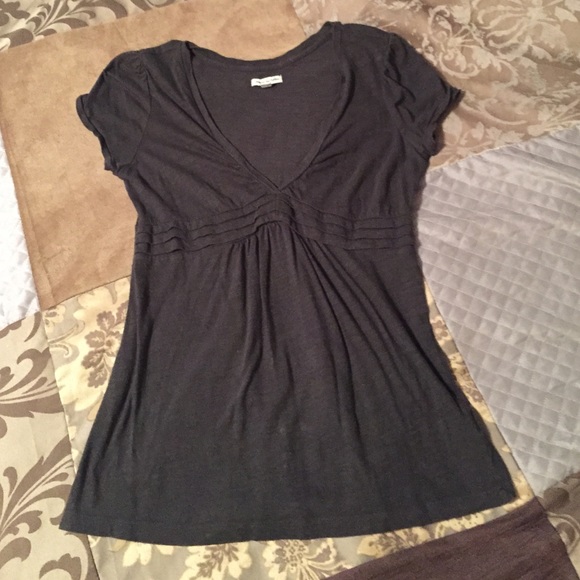 V-neck American Eagle Tee-shirt