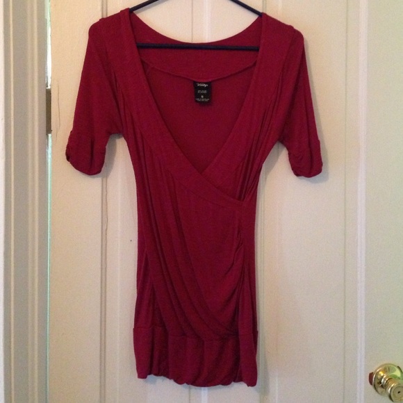 Quarter sleeve v-neck