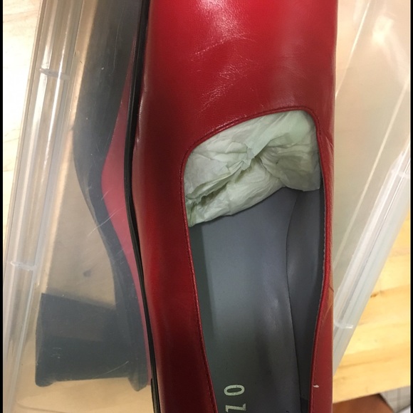 Red Platform - Picture 2 of 4