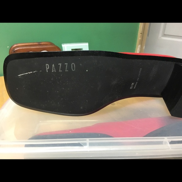 Red Platform - Picture 3 of 4