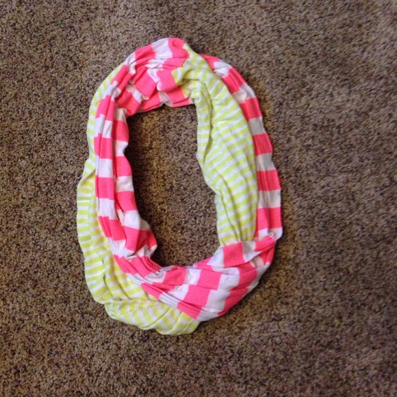 Two pattern scarf