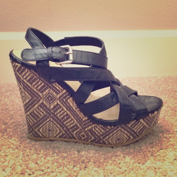 Printed strappy wedges