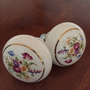 Beautiful vintage door knobs