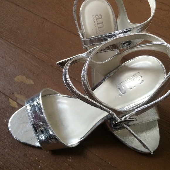 Silver heels - Picture 4 of 4