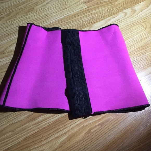 Pink and black Waist trainer. Nice!!!!!!
