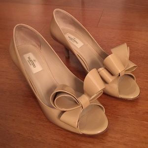 Nude  Valentino kitten heels with bows