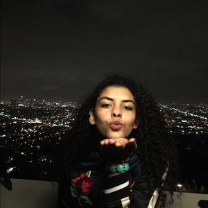 Meet your Posher, Amira