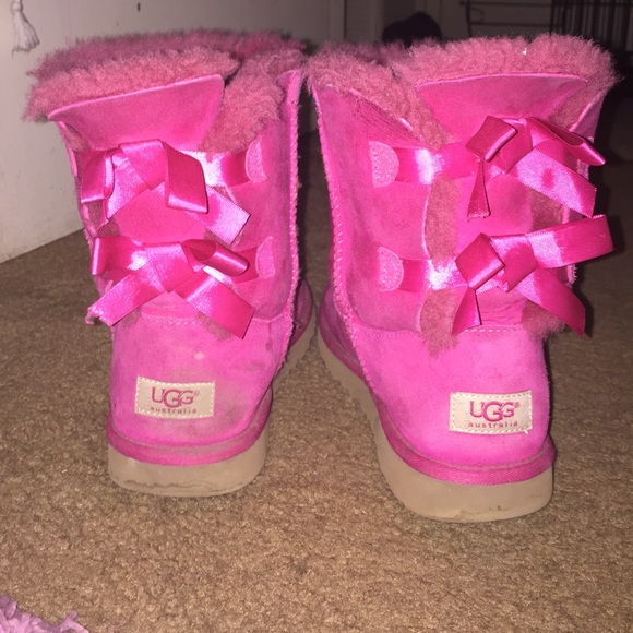 pink bow uggs