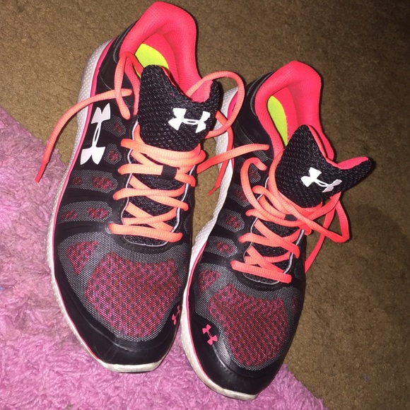 under amour tennis shoes