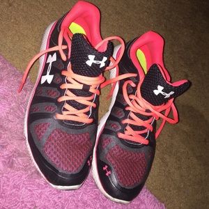 under amour tennis shoes