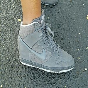 💥💥Final price drop 💥Nike Hi wedge sneakers