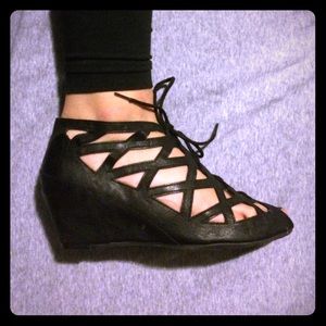 NWOT cut-out leather ankle wedges