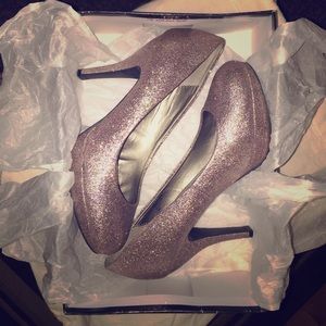 Fergalicious pink sparkle pump! Size 8.5 Like new!