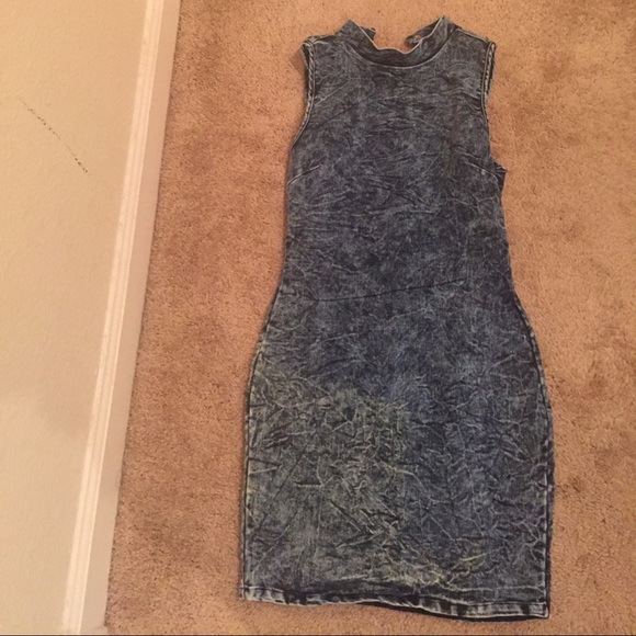Backless Washed-out Denim. - Picture 2 of 2