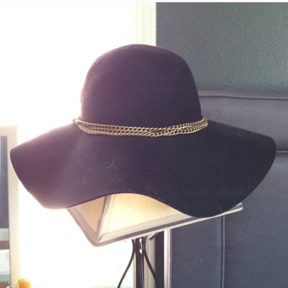 Floppy hat