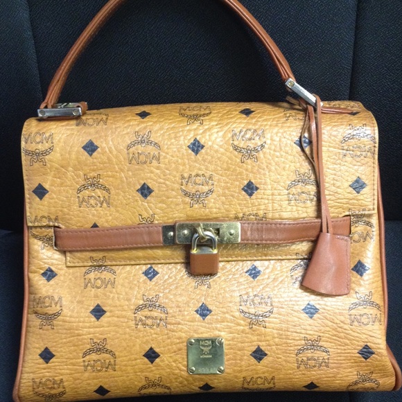 Authentic MCM padlock kelly messenger w/lock & key