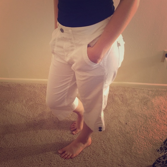 🎀Adorable white capris!🎀 - Picture 1 of 1