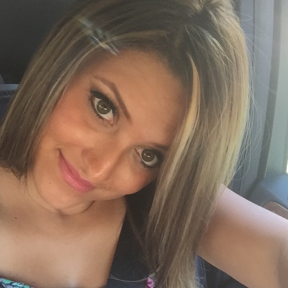 Meet your Posher, Leslie