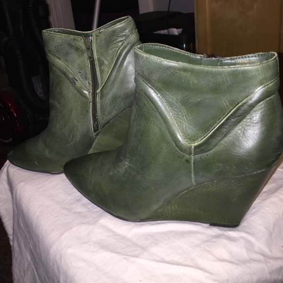 Seychelles Olive ankle boots. Size 9 never worn!