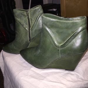 Seychelles Olive ankle boots. Size 9 never worn!