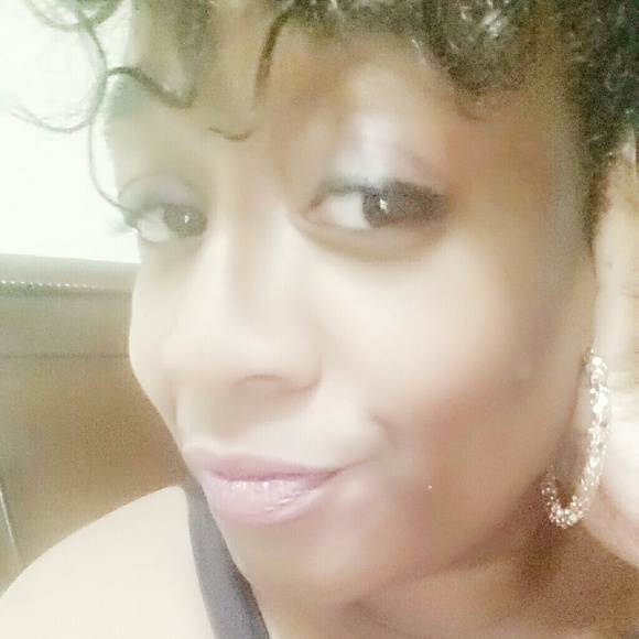 Meet your Posher, Renee - Picture 2 of 4