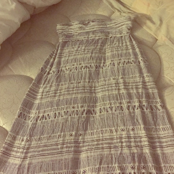 Long black and white strapless dress