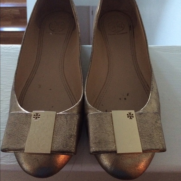Authentic Tory Burch gold flats