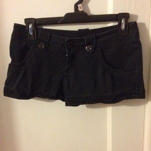 Short black vans shorts