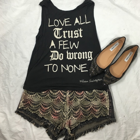 Love All Shakespeare Top - Picture 1 of 3