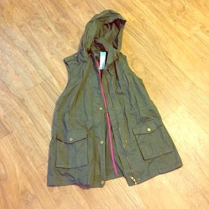 Army green cargo long vest with detachable hood.
