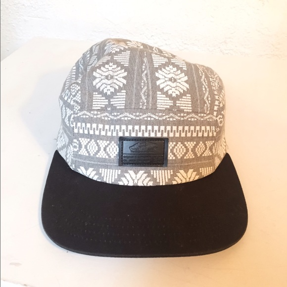 Vans off the wall snap back