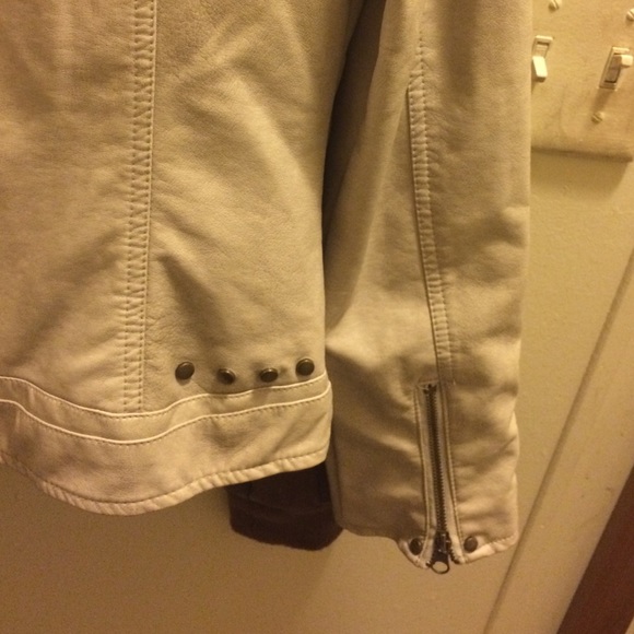 Jacket - Picture 3 of 3