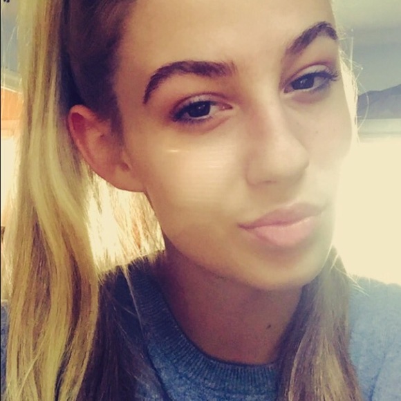 Meet your Posher, Olivia