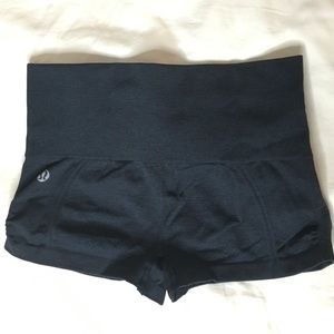 Lululemon Shorts Size 4