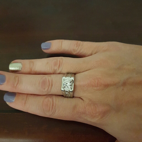 4 Costume Rings - Picture 2 of 4