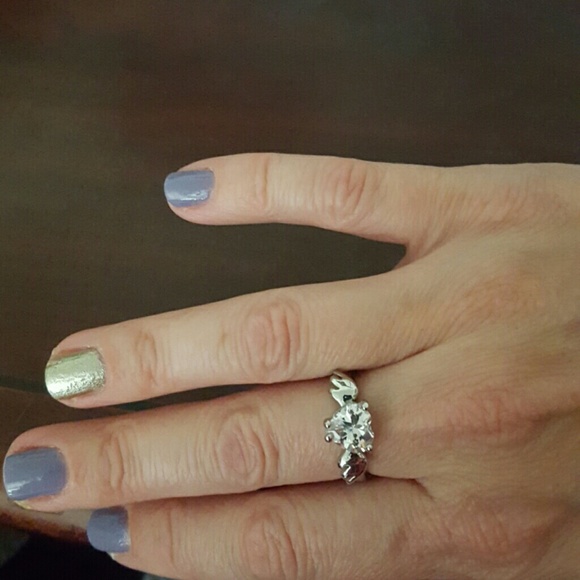 4 Costume Rings - Picture 3 of 4