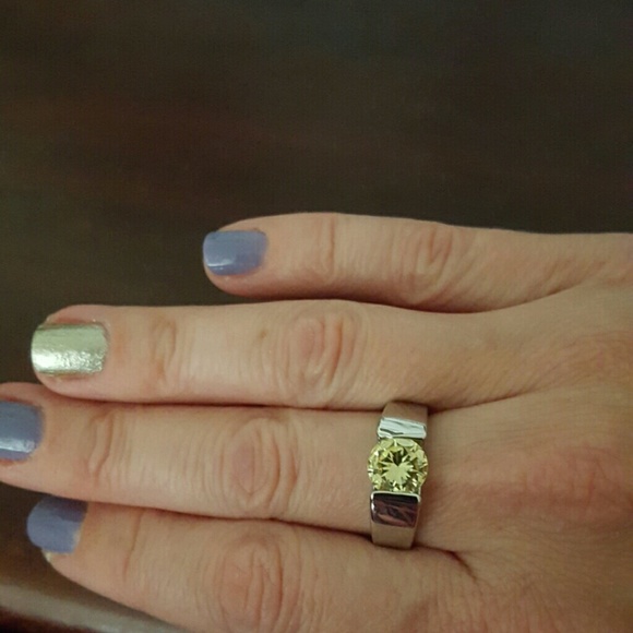 4 Costume Rings - Picture 4 of 4