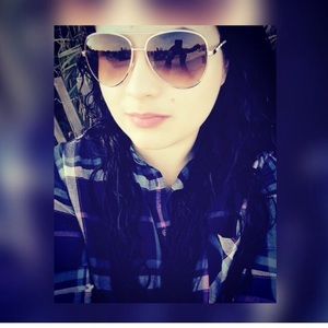 Meet your Posher, Anyolina